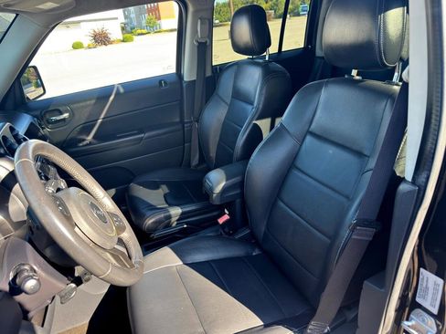 Used 2015 Jeep Patriot High Altitude FWD image 12