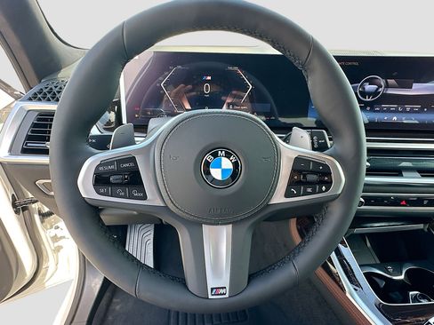 New 2026 BMW X7 xDrive40i w/ M Sport Package AWD/4WD image 8