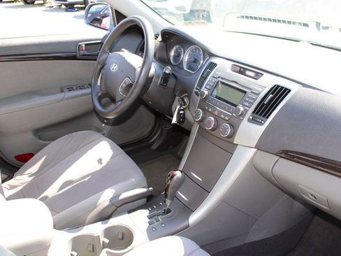 Used 2010 Hyundai Sonata GLS FWD image 12