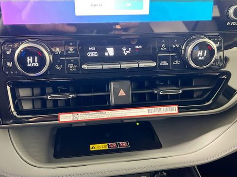 New 2026 Toyota Highlander Limited image 23