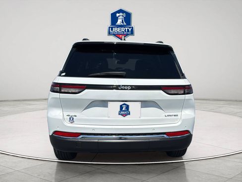 Certified 2023 Jeep Grand Cherokee Limited AWD/4WD image 9