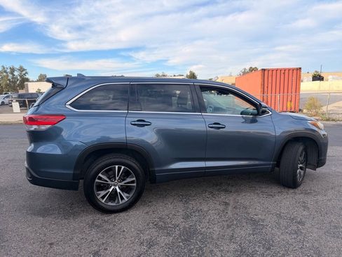 Used 2017 Toyota Highlander Plus w/ Carpet Mat Package FWD image 7