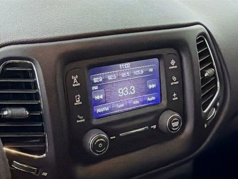 Used 2018 Jeep Compass Latitude w/ Cold Weather Group image 16