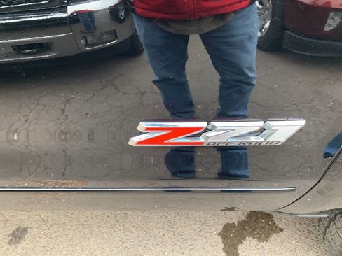 Used 2017 Chevrolet Silverado 1500 LT w/ Midnight Edition image 13