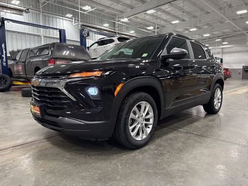 Used 2024 Chevrolet TrailBlazer LS w/ LS Convenience Package image 3