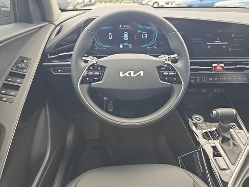 New 2026 Kia Niro EX FWD image 13