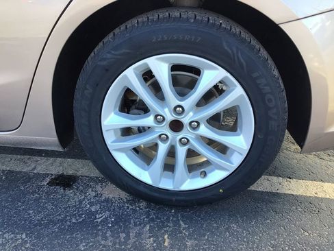 Used 2018 Chevrolet Malibu LT image 32