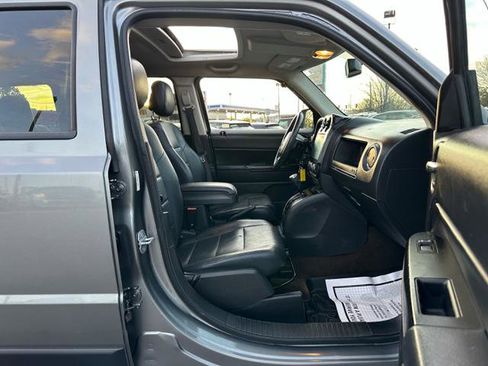 Used 2014 Jeep Patriot Latitude w/ Sun/Sound Group image 18
