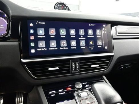 Used 2023 Porsche Cayenne GTS w/ Assistance Package image 10