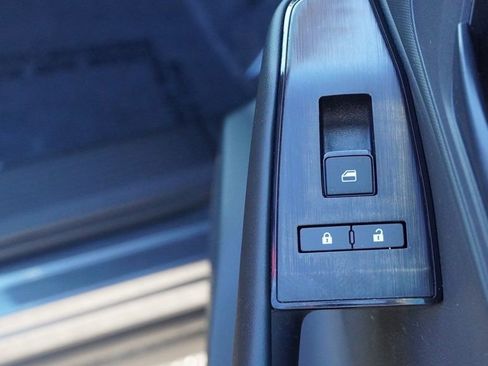 Used 2025 Nissan Rogue S image 24