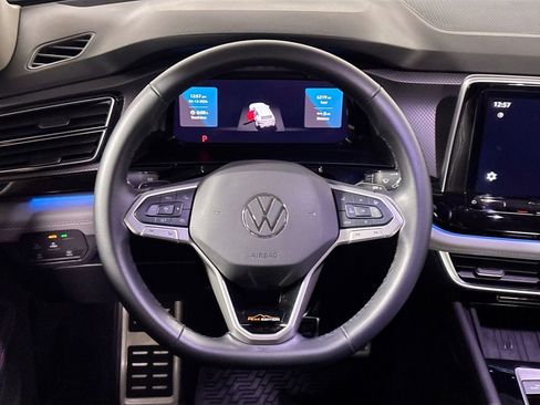 Used 2025 Volkswagen Atlas Peak Edition SE image 13