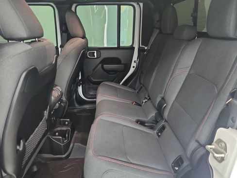 Used 2024 Jeep Gladiator Rubicon w/ Convenience Group AWD/4WD image 33