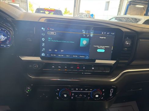 Used 2024 Chevrolet Silverado 1500 High Country w/ Technology Package AWD/4WD image 10