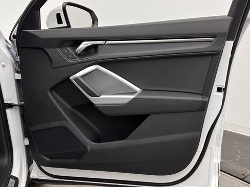 Used 2025 Audi Q3 2.0T Premium image 34