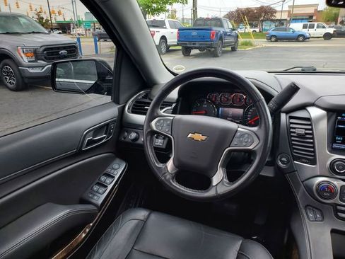 Used 2020 Chevrolet Suburban LT w/ Luxury Package AWD/4WD image 9
