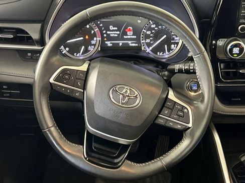 Used 2022 Toyota Highlander XSE image 15