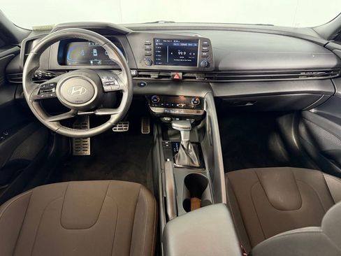 Used 2025 Hyundai Elantra Sport image 14