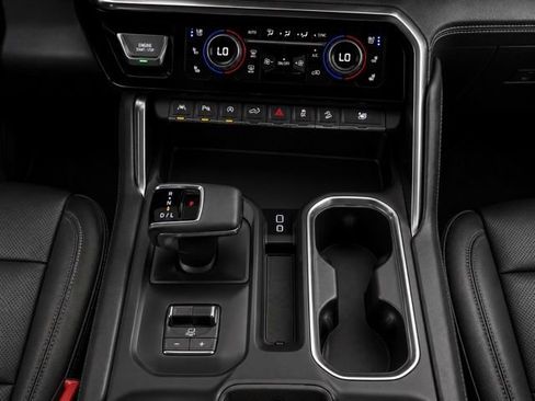 Used 2024 GMC Sierra 1500 Denali w/ Technology Package AWD/4WD image 31