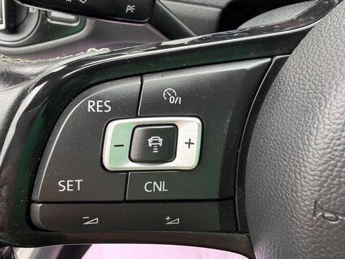 Used 2017 Volkswagen Golf R 4-Door AWD/4WD image 20