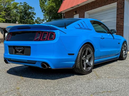 Used 2013 Ford Mustang GT RWD image 33
