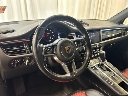 Certified 2021 Porsche Macan AWD/4WD image 4