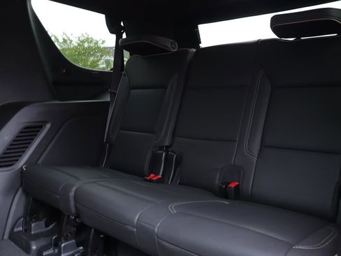 Used 2024 GMC Yukon SLT w/ SLT Luxury Package AWD/4WD image 17