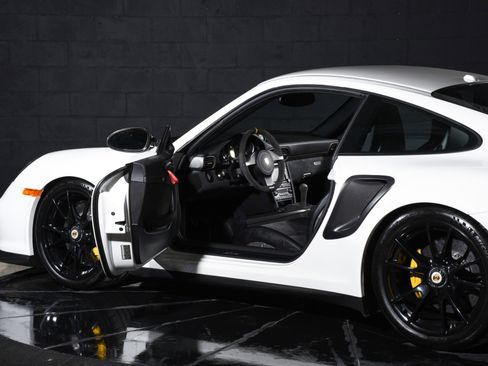Used 2011 Porsche 911 GT2 RS RWD image 31
