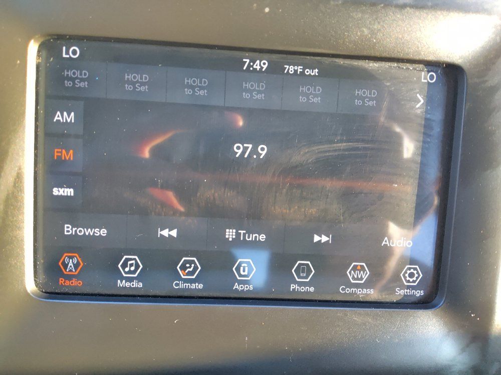 Used 2019 Jeep Cherokee Latitude Plus w/ Comfort/Convenience Group FWD image 25