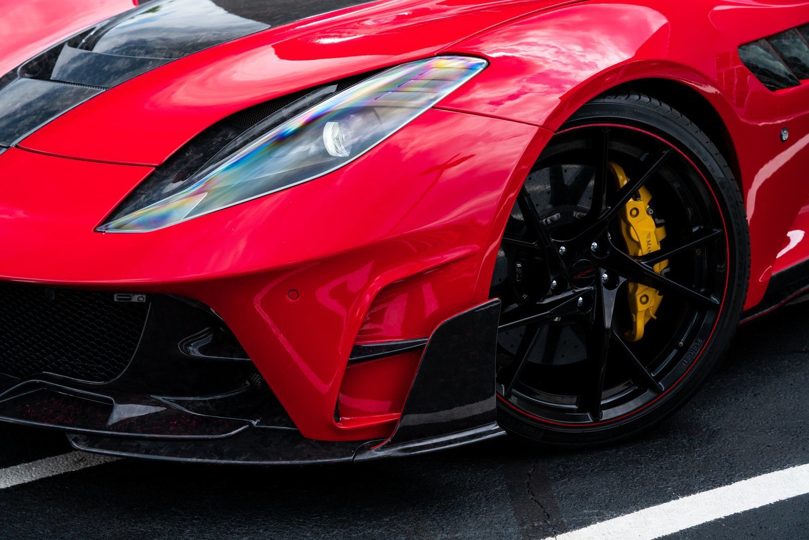 Used 2020 Ferrari 812 Superfast RWD image 4