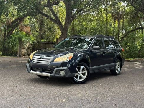 Used 2013 Subaru Outback 2.5i Limited w/ Moonroof Pkg AWD/4WD image 2