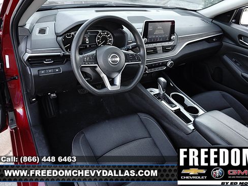 Used 2024 Nissan Altima 2.5 SV FWD image 6