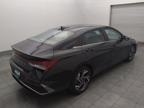 Used 2025 Hyundai Elantra SEL FWD image 9