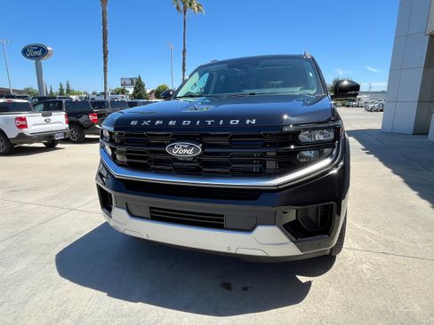 New 2026 Ford Expedition Platinum AWD/4WD image 3