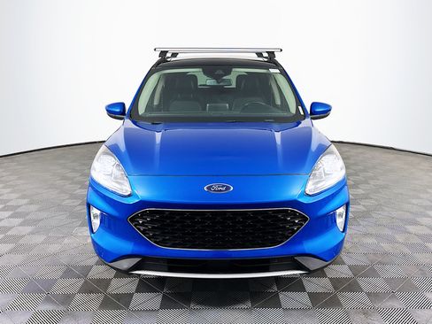 Used 2020 Ford Escape Titanium image 2