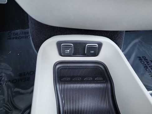 Certified 2019 Chrysler Pacifica Limited image 31