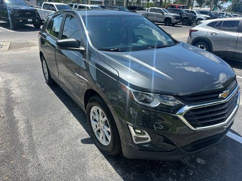 Used 2020 Chevrolet Equinox LS FWD image 2