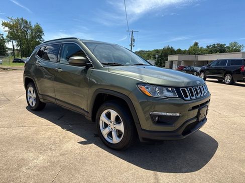 Certified 2019 Jeep Compass Latitude AWD/4WD image 3