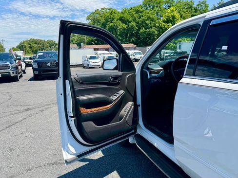 Used 2017 Chevrolet Suburban Premier AWD/4WD image 14
