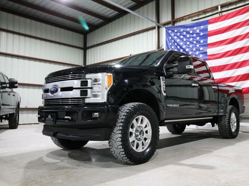 Used 2019 Ford F250 Limited AWD/4WD image 3