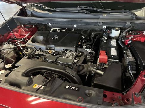 Used 2021 Toyota RAV4 LE AWD/4WD image 9