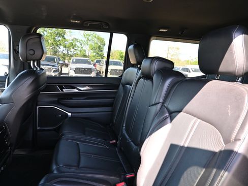 Used 2024 Jeep Wagoneer 4WD image 20