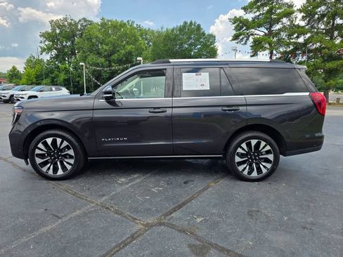 Used 2025 Ford Expedition Platinum w/ Driver's Package AWD/4WD image 8