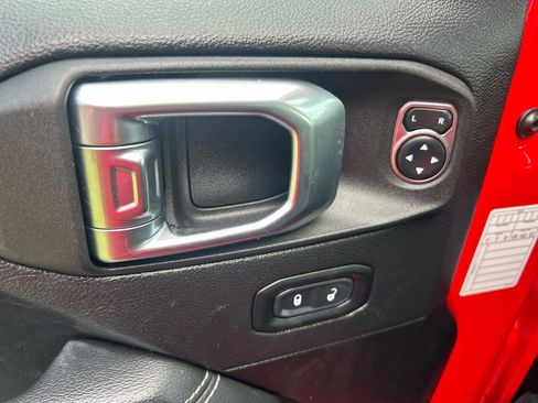 Used 2021 Jeep Wrangler Unlimited Sahara image 14