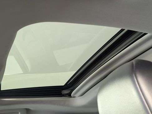 Used 2021 Toyota Highlander XLE image 12