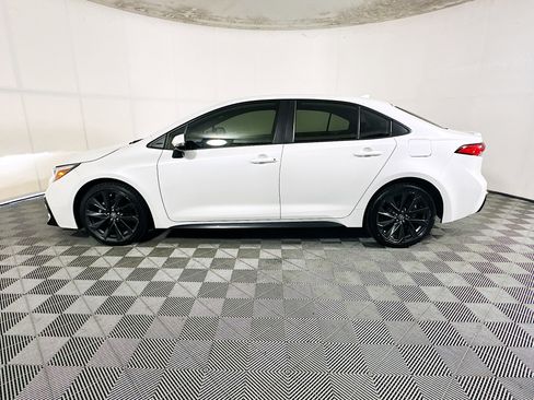 Used 2023 Toyota Corolla SE FWD image 6