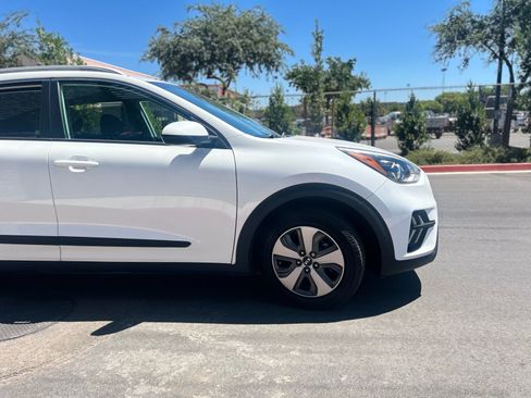 Used 2021 Kia Niro LX FWD image 9