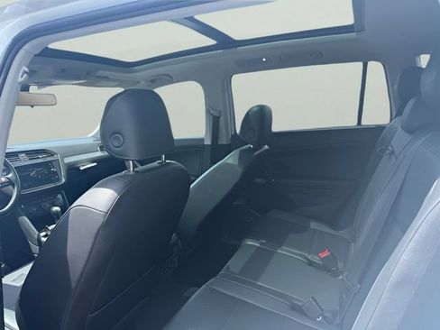 Used 2018 Volkswagen Tiguan SEL AWD/4WD image 11