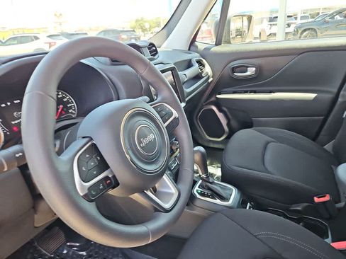 Used 2023 Jeep Renegade Latitude AWD/4WD image 12