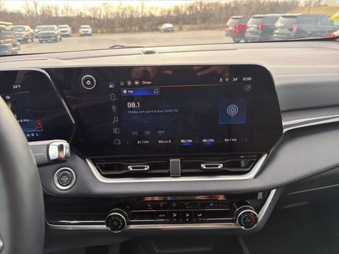 Used 2025 Chevrolet Equinox LT image 50