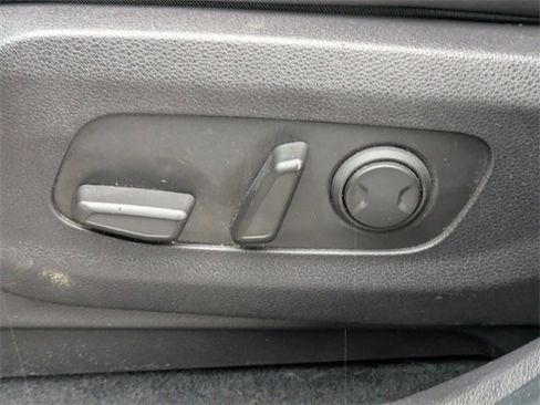 Used 2023 Kia Carnival LX image 21